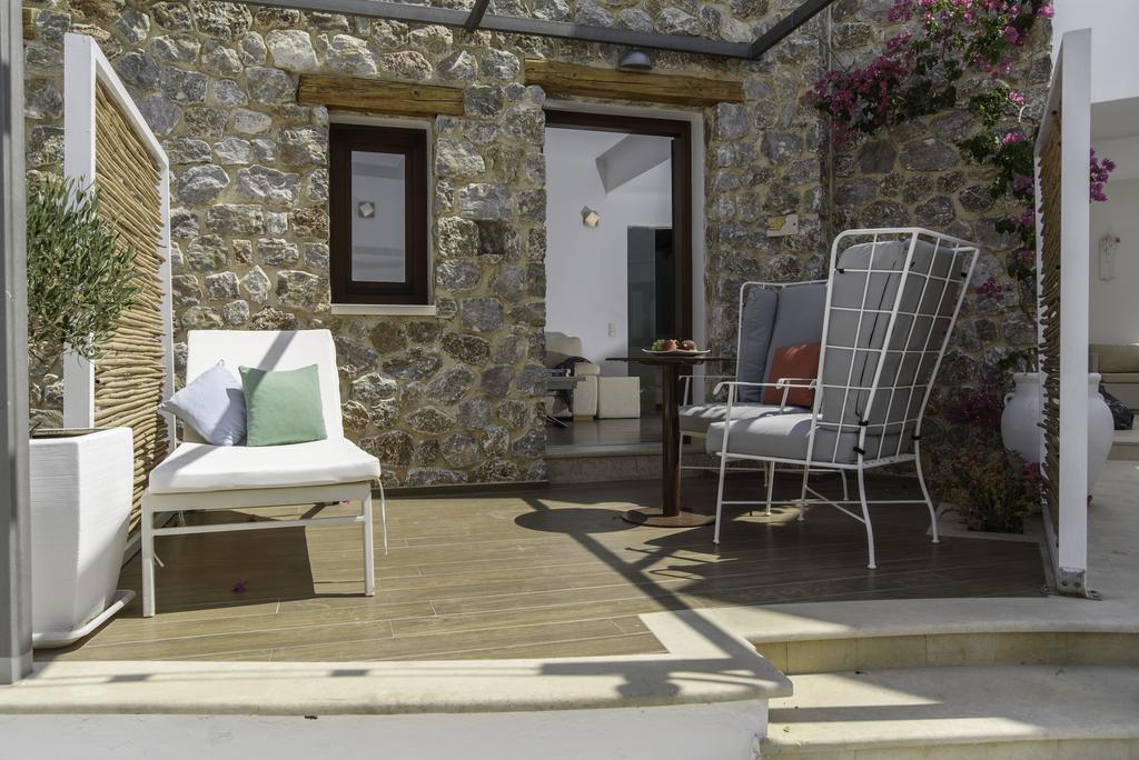 Honeymoon Suite with Private Jetted Tub,316666869:JPEG